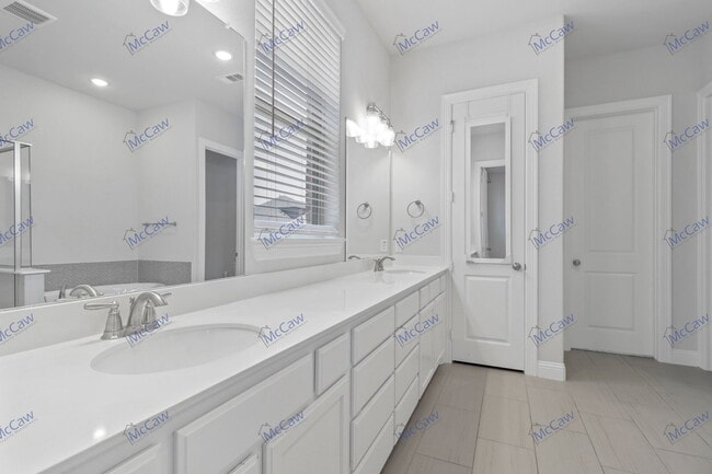 Building Photo - 8451 Bronzegate Trl