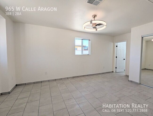 Building Photo - 965 W Calle Aragon