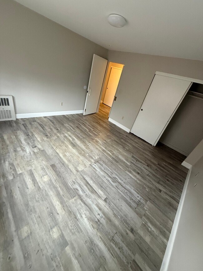 Building Photo - 50 Gillett St