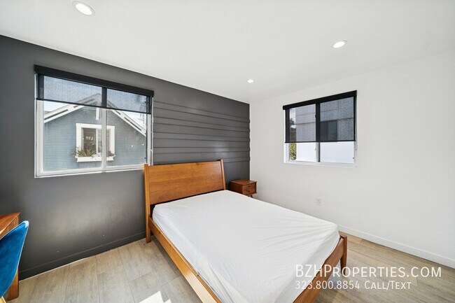 Building Photo - 837 N Harvard Blvd