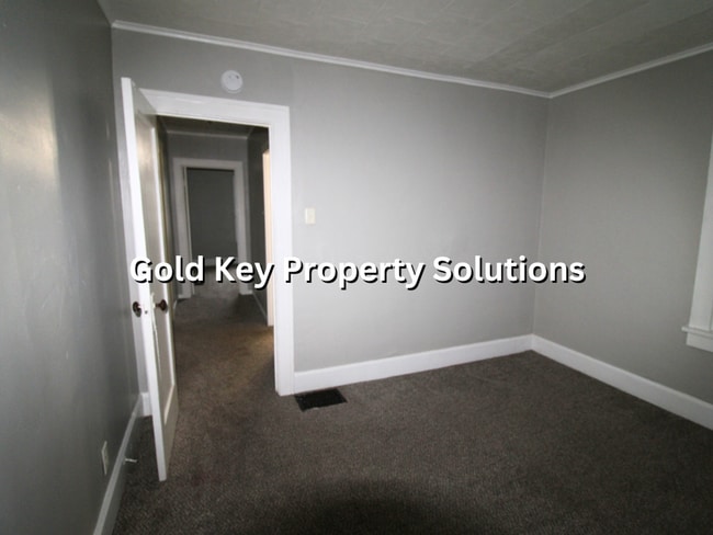 Building Photo - 2 Bedroom 1 Bath Home W/ Large Front Porch...