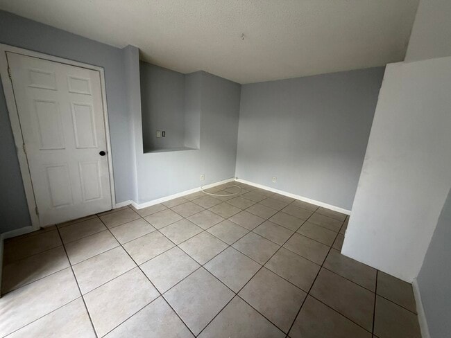 Building Photo - 731 Springdale Cir