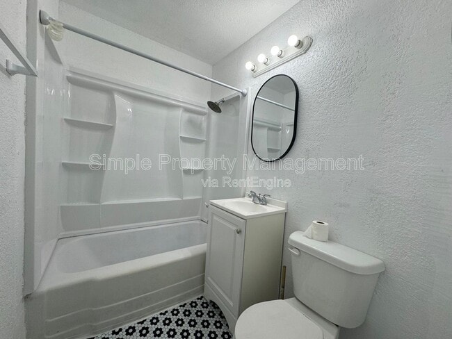 Building Photo - 1108 W Apache St