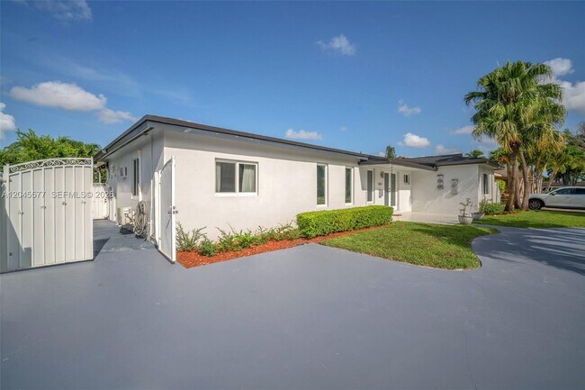 Building Photo - 1807 SW 102nd Pl
