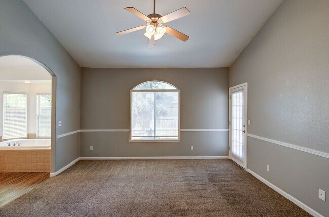 Building Photo - 4666 W Oswego Ave