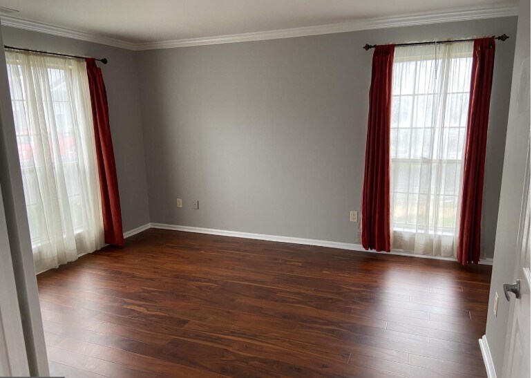 Building Photo - 321 Steeplechase Ct