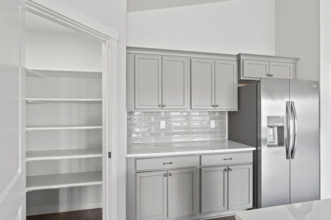 Building Photo - 10411 Rockaway Ridge St