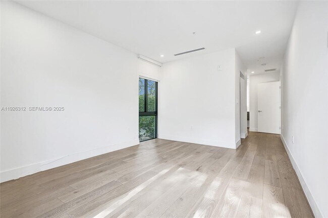 Building Photo - 200 Sunrise Dr