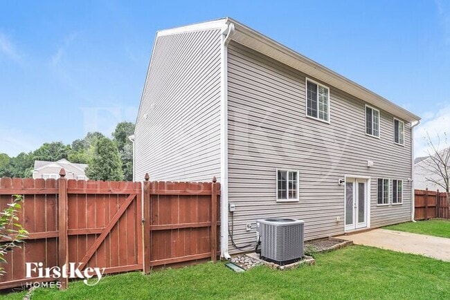 Building Photo - 304 Walnut Crossing Dr