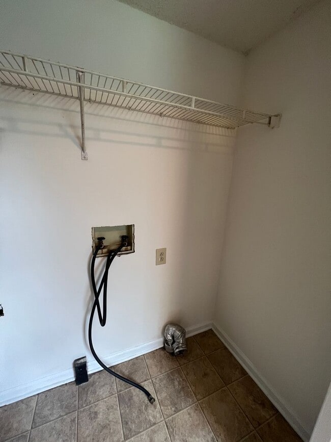 Building Photo - Two Bedroom Duplex (WINGATE)