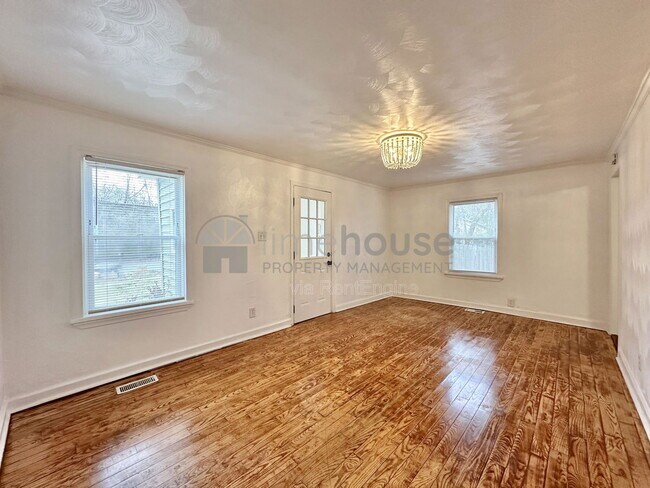 Building Photo - 3428 Thomas St