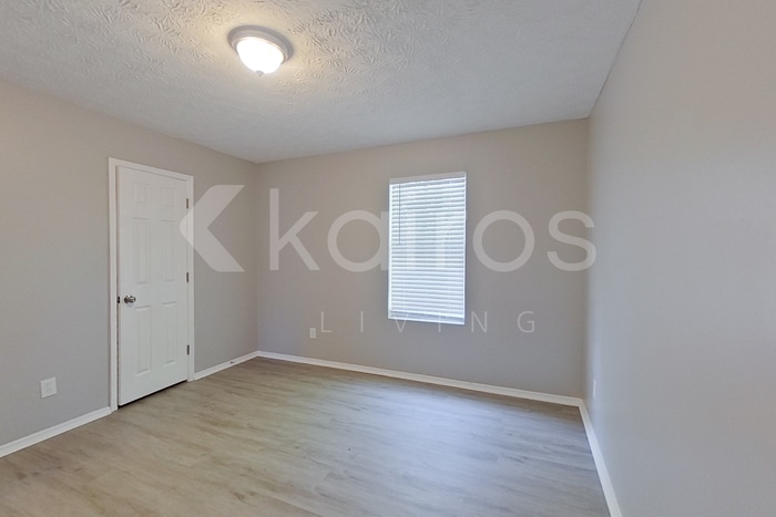 Building Photo - 3160 Creekwood Dr