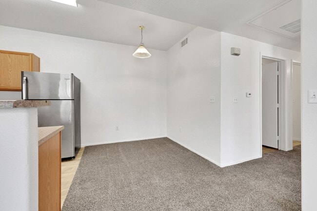 Building Photo - 2 Bedroom Condo