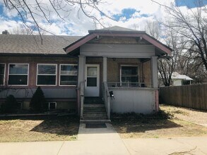 Building Photo - Beautiful 3 Bedroom Duplex