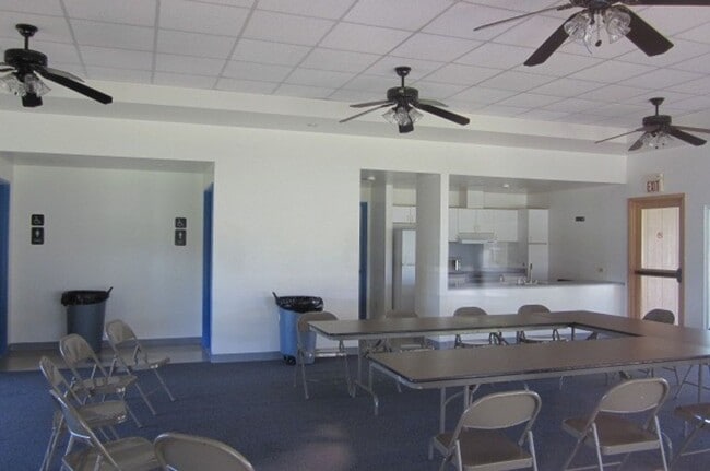 Building Photo - Partially Remodeled 1/1/1 in West Loch Fairways