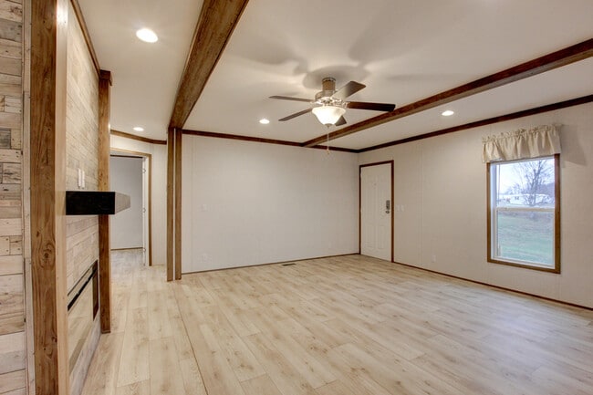 Building Photo - 295 Seays Rd