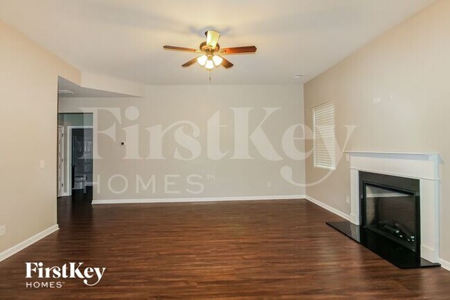 Building Photo - 2082 Massey Ln