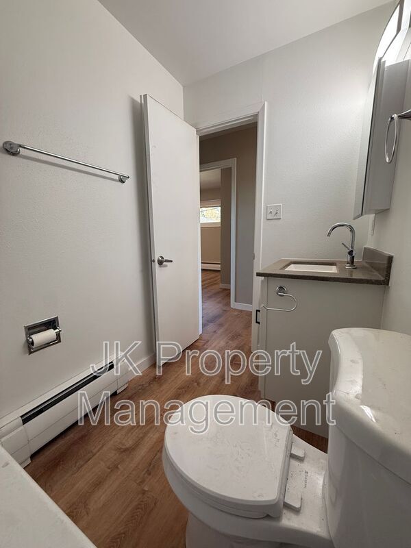 Building Photo - 2100 4th St NE