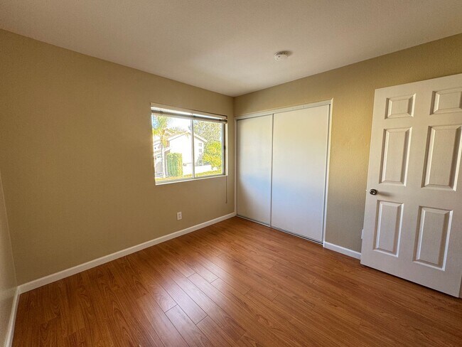Building Photo - Immaculate 4Bd/2.5Ba Home with New Fridge, AC, Fenced Back Patio in Aliso Viejo!