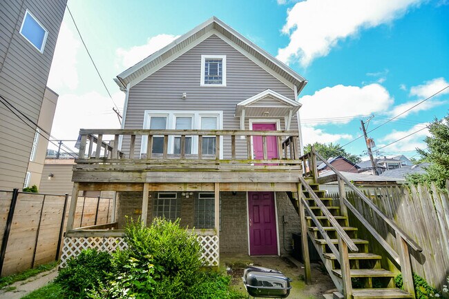 Building Photo - 1529 W Nelson St