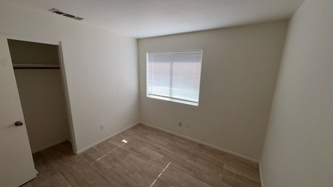 Building Photo - 505 S 93rd Pl