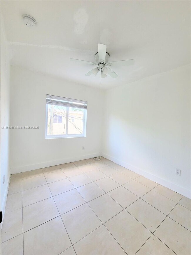 Building Photo - 483 NW 84th Ln