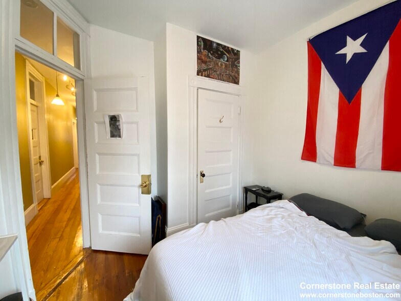 Building Photo - 12 Oswald St