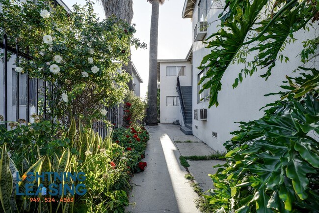 Building Photo - 6925 Whitsett Ave