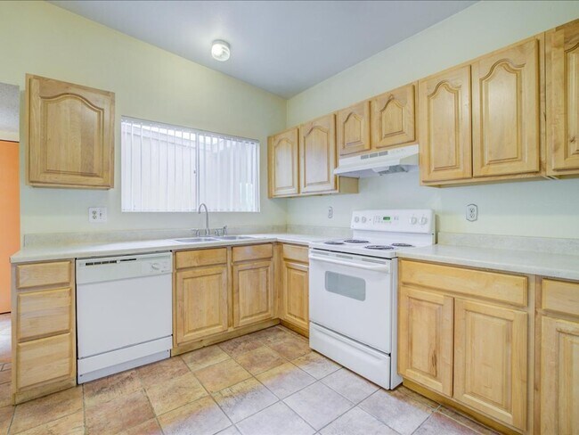 Building Photo - Charming 4-Bedroom Home with Spacious Living & Private Backyard!