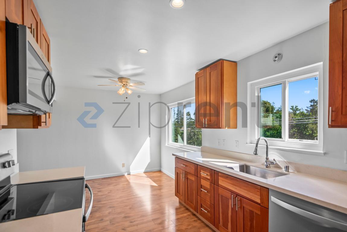 Building Photo - 138 Village Ct