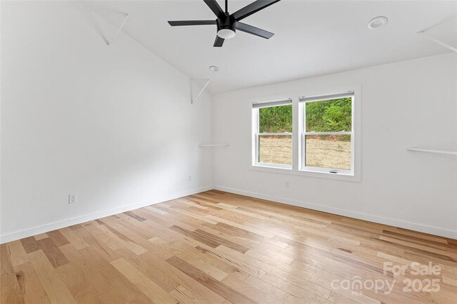 Building Photo - "Charming 1-Bedroom Retreat in Candler - Cozy 650 Sq Ft Haven!"