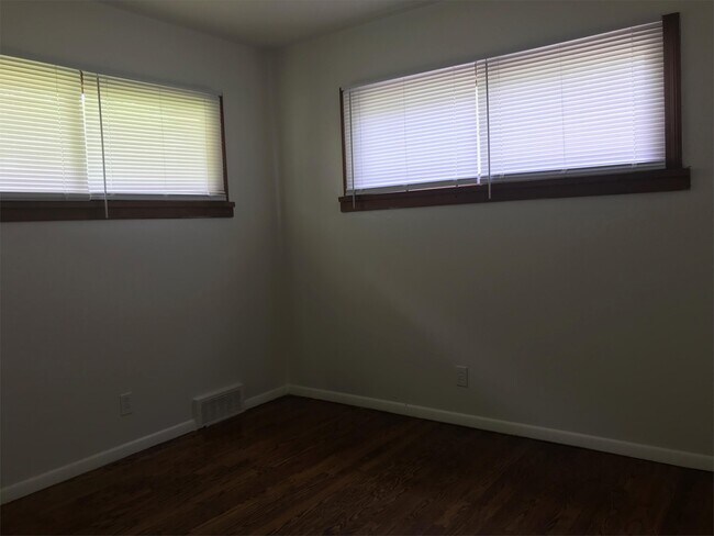 Building Photo - 10119 Tamworth Dr