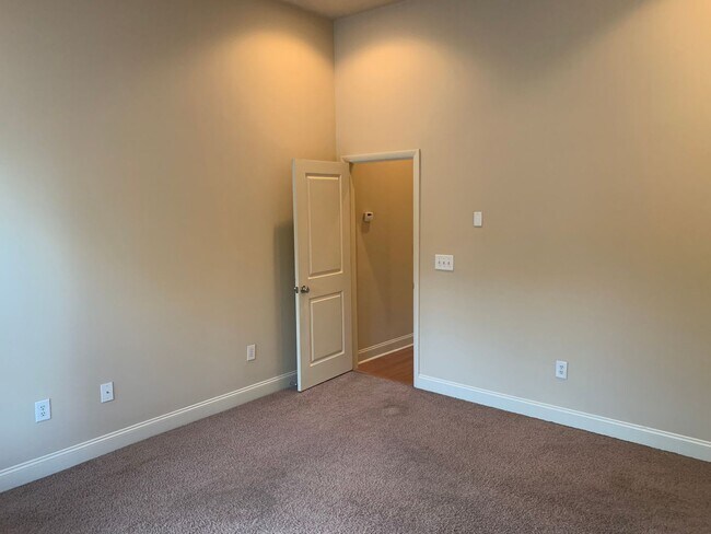 Building Photo - Urban Lofts Unit Available for Pre-Lease!