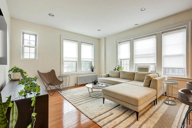 Primary Photo - 6 Burns St