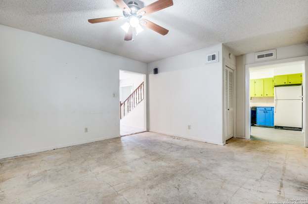 Building Photo - 833 Timber Dr
