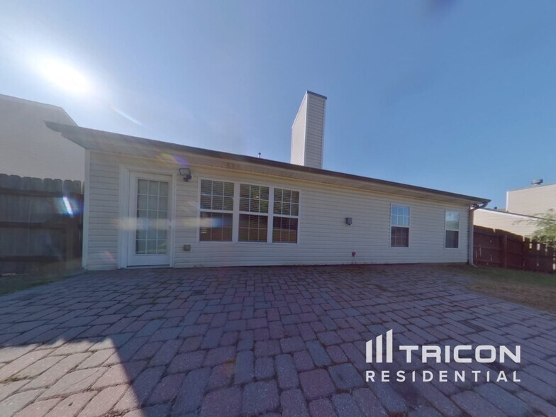 Building Photo - 107 Bainbridge Way