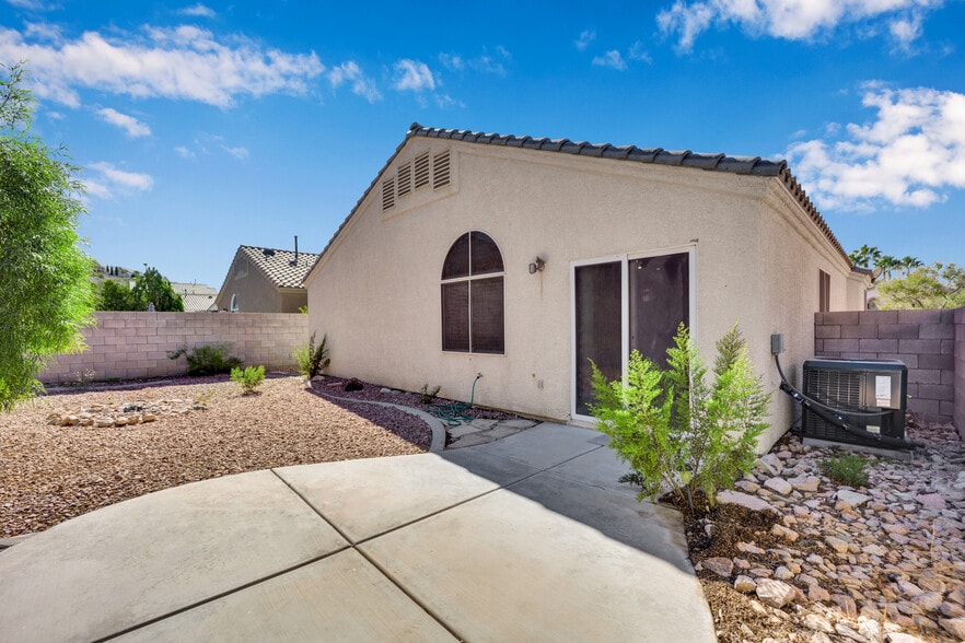 Building Photo - 1542 Misty Sky Dr