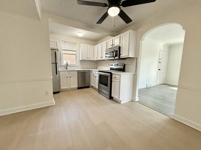 Building Photo - 658 Childs Ave