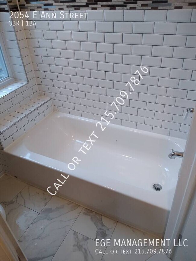 Building Photo - 2054 Ann St