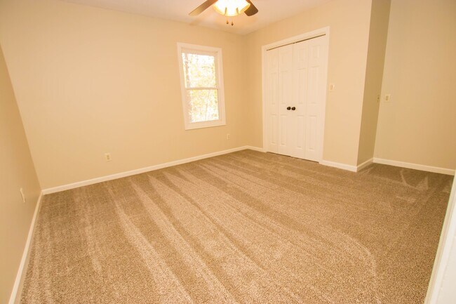 Building Photo - 3 bed 2 bath in Valley View