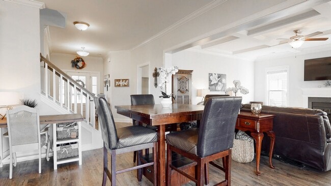Building Photo - Large Luxe Home Hampstead