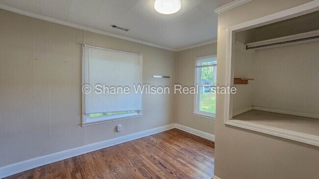 Building Photo - 1114 Rockway Dr