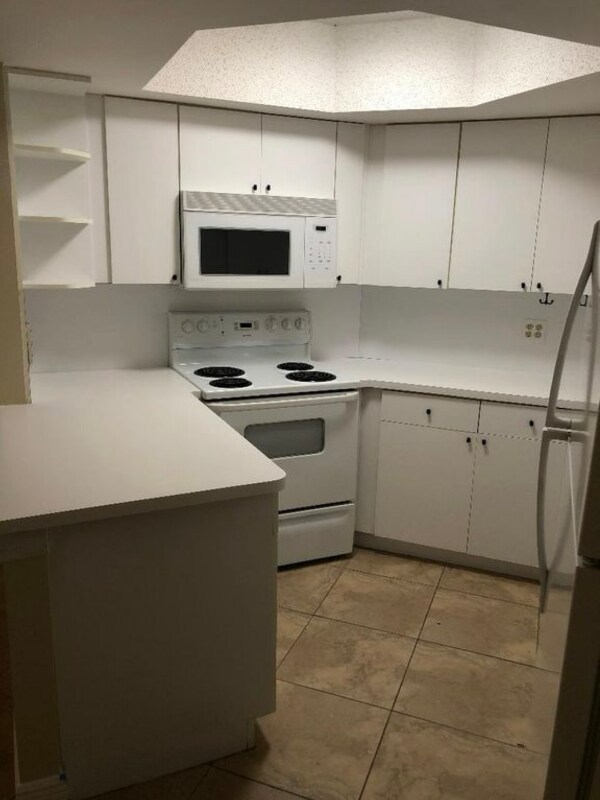 Building Photo - 8343 Lake Dr