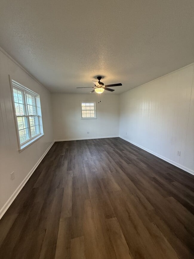 Building Photo - 112 Edna St