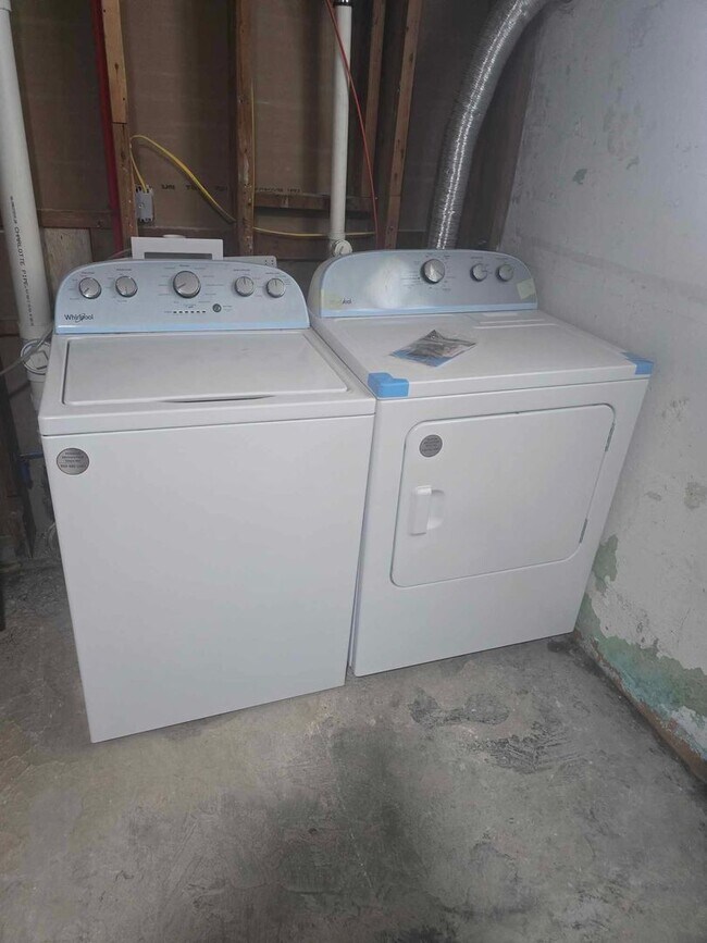 Building Photo - Soda Triplex