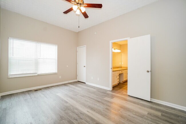 Building Photo - 5037 Shady Oak Dr