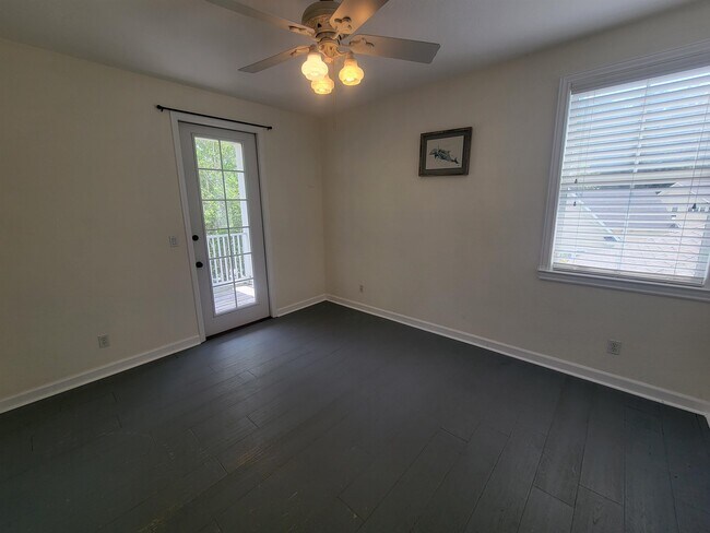 Building Photo - 3773 Overlook Dr