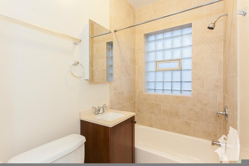 Building Photo - 2844 N Orchard St