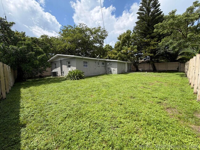 Building Photo - 3820 SW 61st Ave