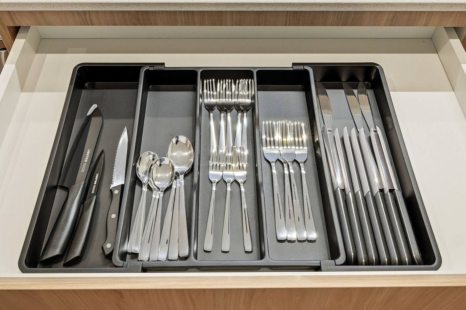 Building Photo - 6044 N Winthrop Ave